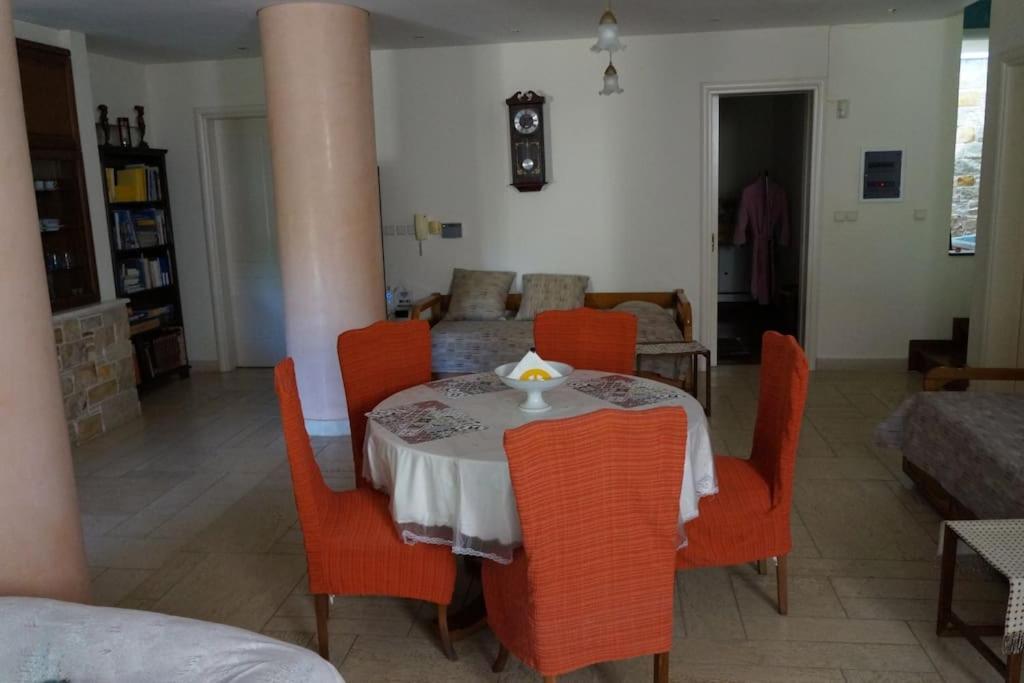 Apartment With A Garden, Bbq, Swimming Pool And Jacuzzi Dhráfi Dış mekan fotoğraf