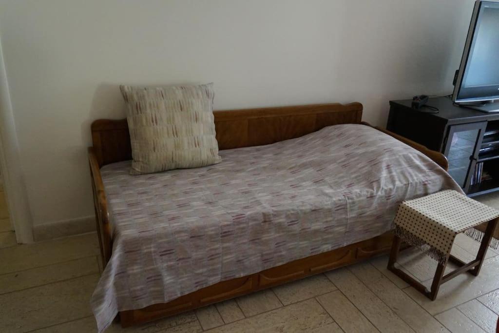 Apartment With A Garden, Bbq, Swimming Pool And Jacuzzi Dhráfi Dış mekan fotoğraf