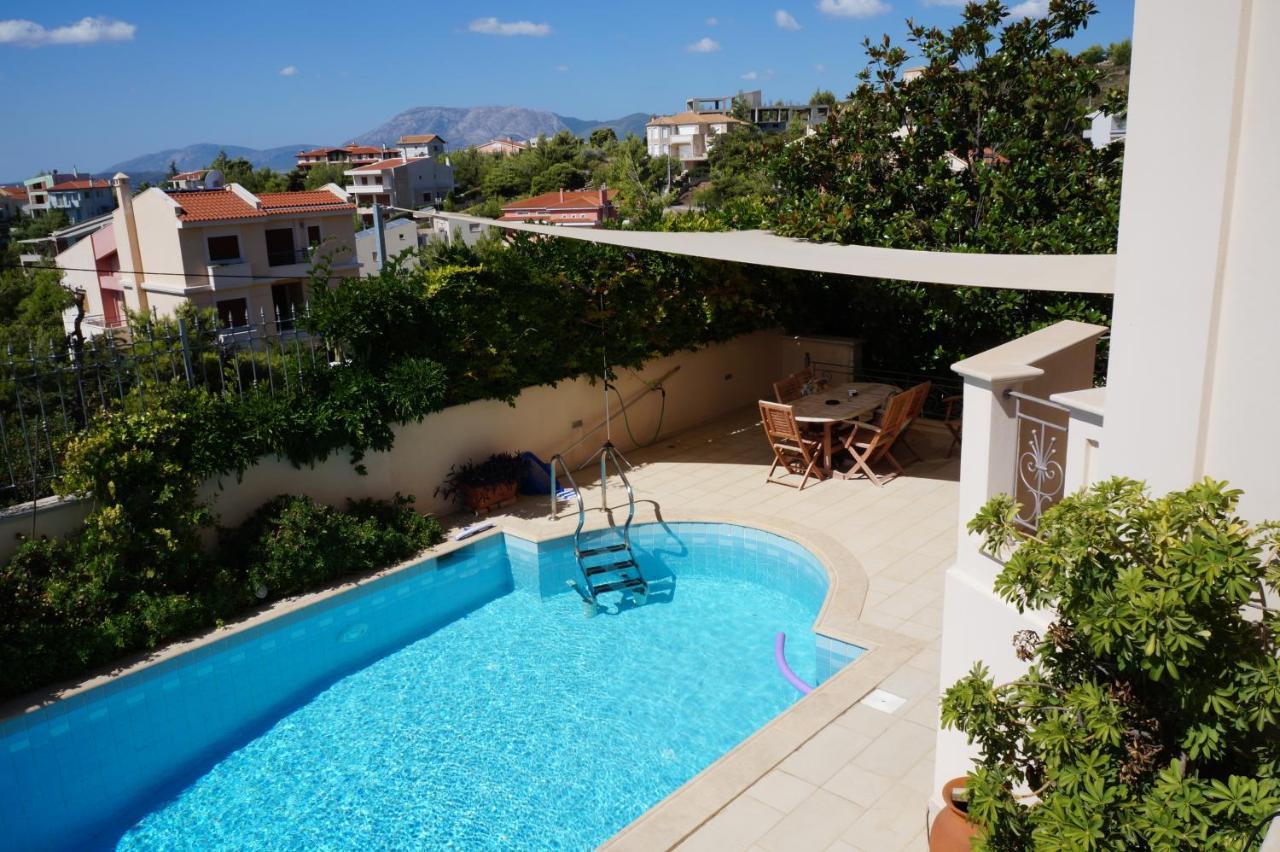 Apartment With A Garden, Bbq, Swimming Pool And Jacuzzi Dhráfi Dış mekan fotoğraf