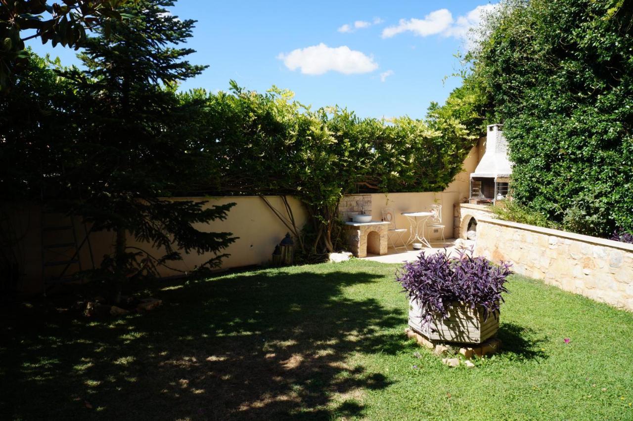 Apartment With A Garden, Bbq, Swimming Pool And Jacuzzi Dhráfi Dış mekan fotoğraf