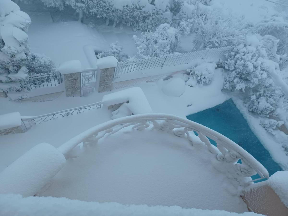 Apartment With A Garden, Bbq, Swimming Pool And Jacuzzi Dhráfi Dış mekan fotoğraf
